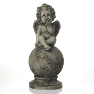 Antique look,white poly angel w. ball - 38CM