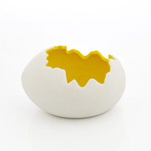 Egg shell, porcelain, white w. colour inside, 6 & 13cm - 9X15CM