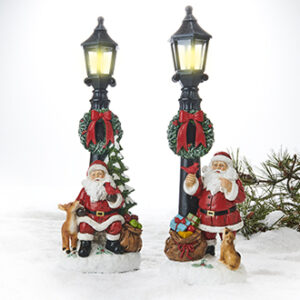 Santa w. lamppost, poly, w. LED light (battery) - 38CM, 2 ASS.
