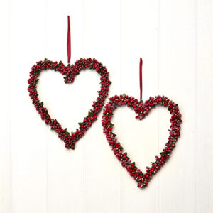 Heart w. red berries, to hang - 25CM, 2 ASS.