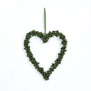 Heart, w. green berries, to hang - 25CM