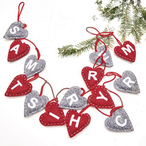 Garland w. 8 felt hearts, 120cm - 8CM